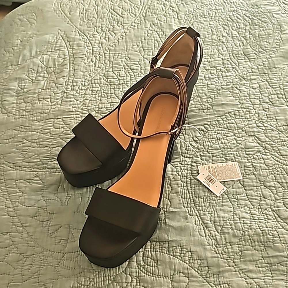 Banana Republic black leather platform heel, sz 10 NWT